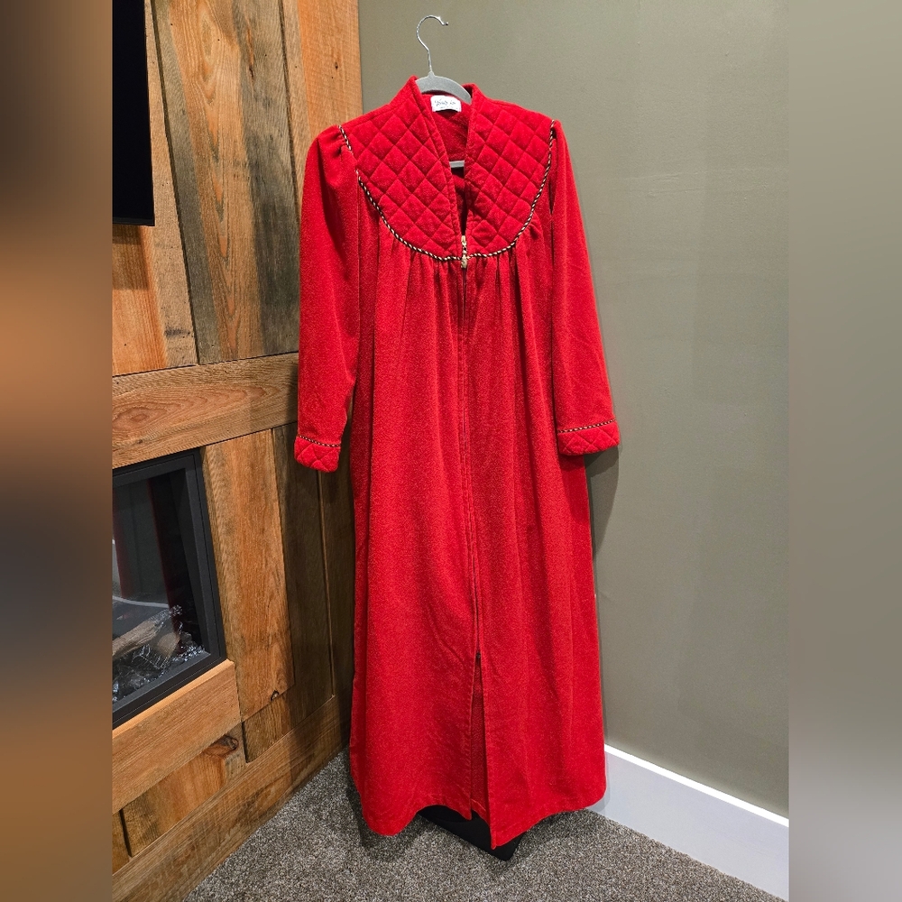 Vintage Vanity Fair Red Quilted Robe